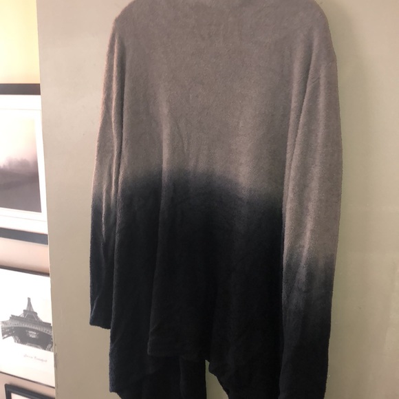 Barefoot Dreams soft ombré cardigan. - Picture 5 of 5